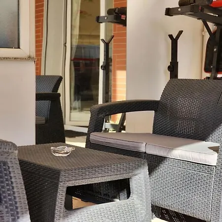Apartment Luxury Near Center! *
