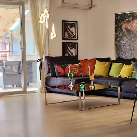 Apartment Luxury Near Center! *