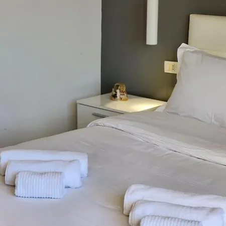 Luxury Near Center! Apartment *
