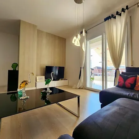 Apartment Luxury Near Center! *