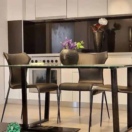 Luxury Near Center! Apartment *